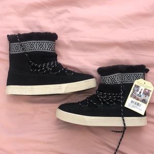 Toms Women’s Alpine waterproof suede boots